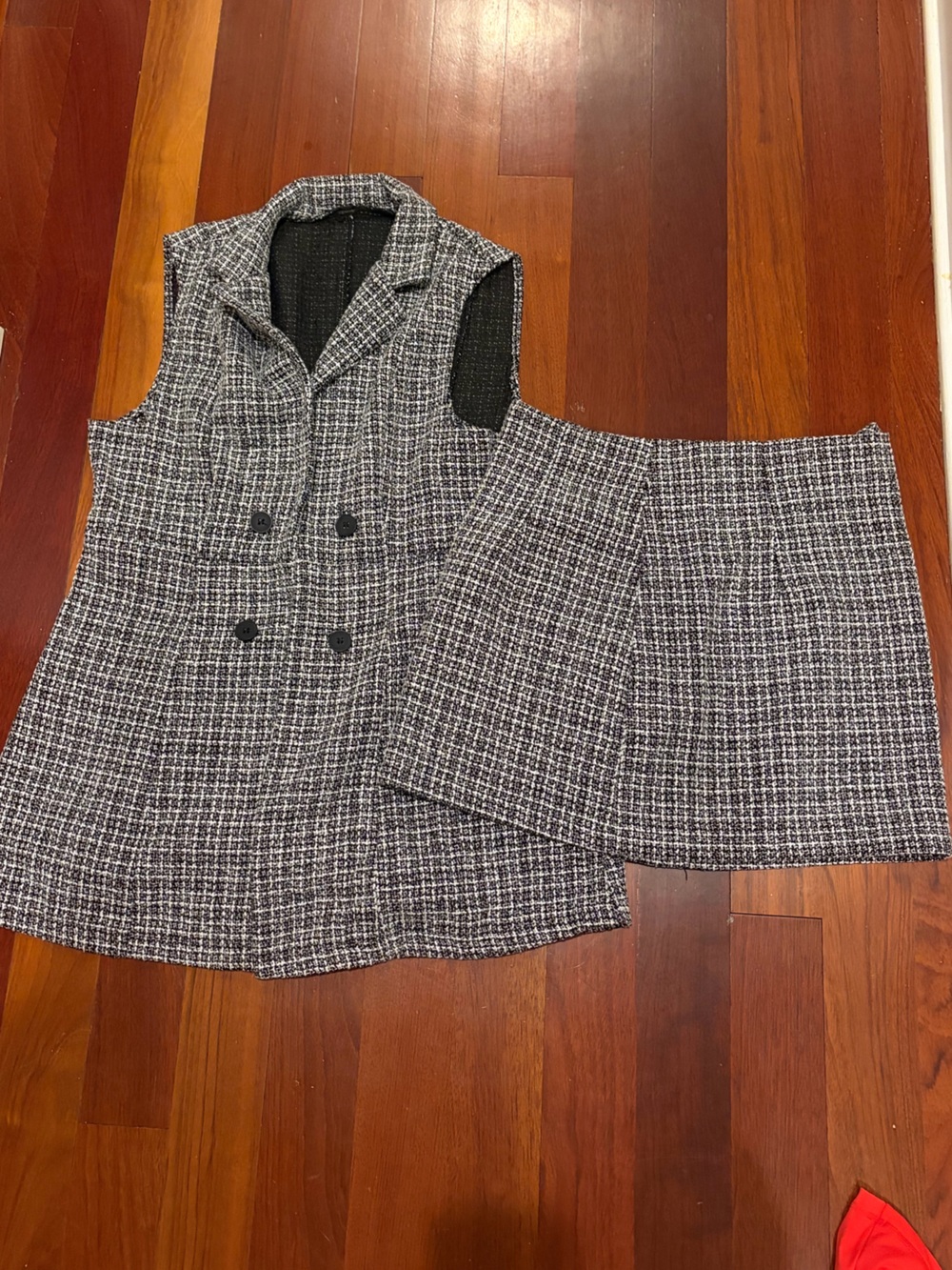 Sleeveless Tweed Vest and Skirt Set - Black & White